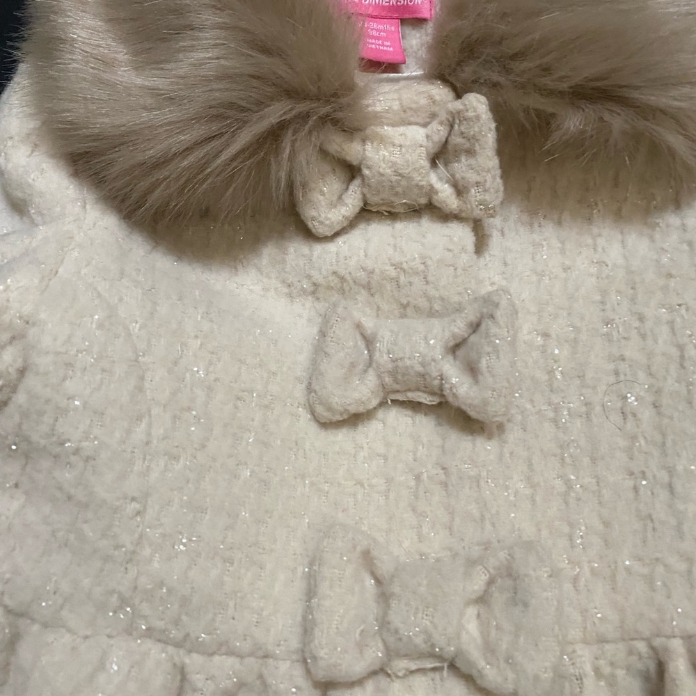 Little Girls Adorable Cream Coat - Picture 12 of 13